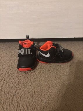 Nike Kids Black and Orange 'DO IT.' Strap Trainers